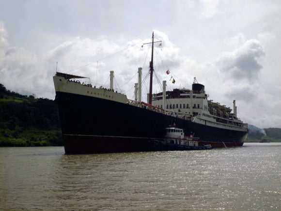 RANGITANE in the Panama Canal