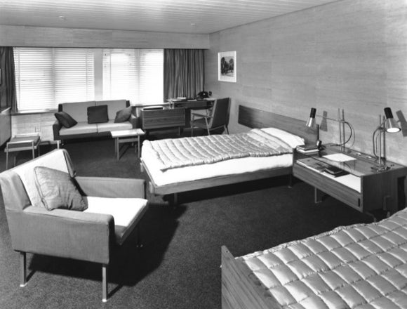 CANBERRA's First Class deluxe cabin