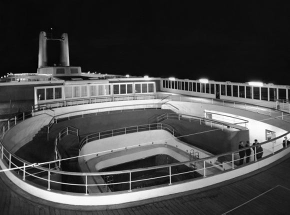 CANBERRA's Sun Deck and swimming pool