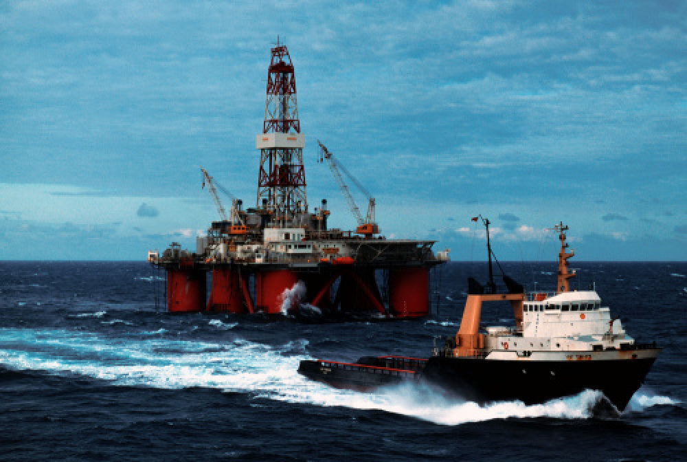 LADY PENELOPE passing an oil rig – P&O Heritage Prints